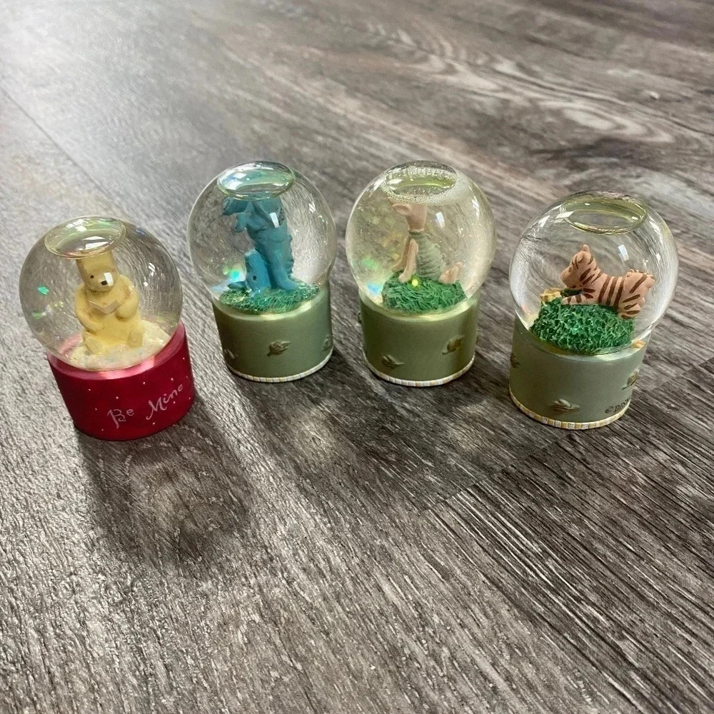 CHARPENTE Disney Pooh Snow Globes